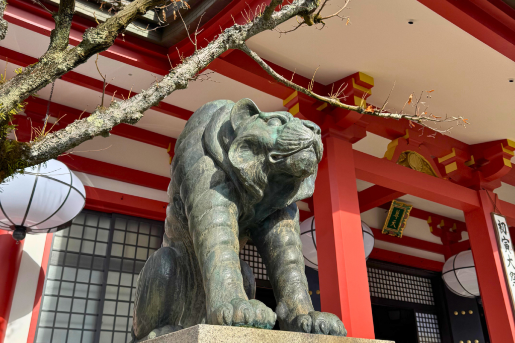 鞍馬寺-阿吽の虎の左側