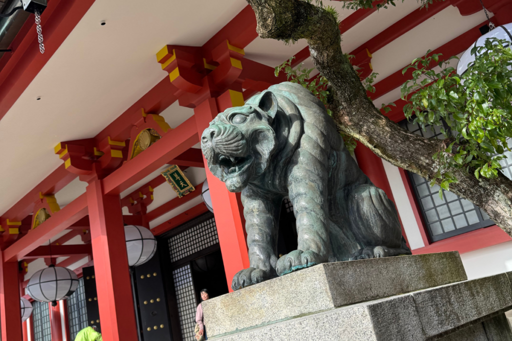 鞍馬寺-阿吽の虎の右側